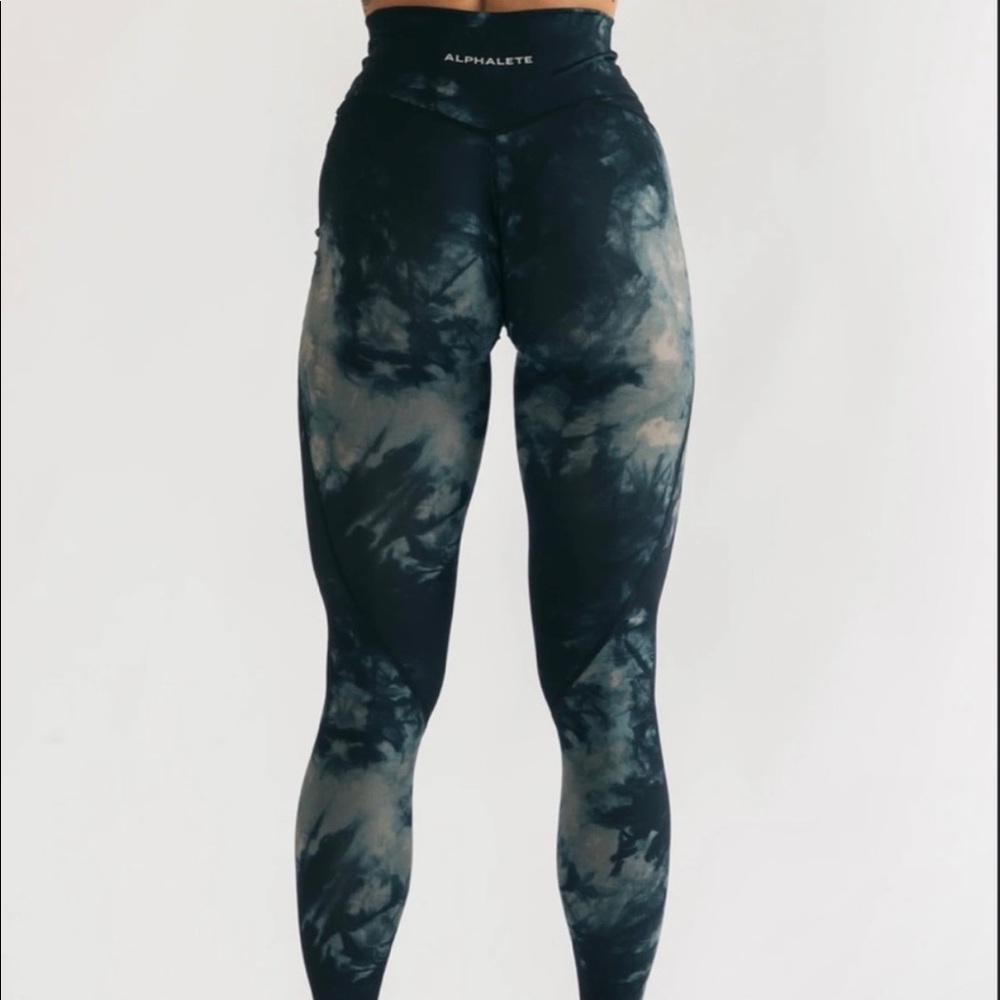Alphalete Black Oil Stain Surface Power Leggings M